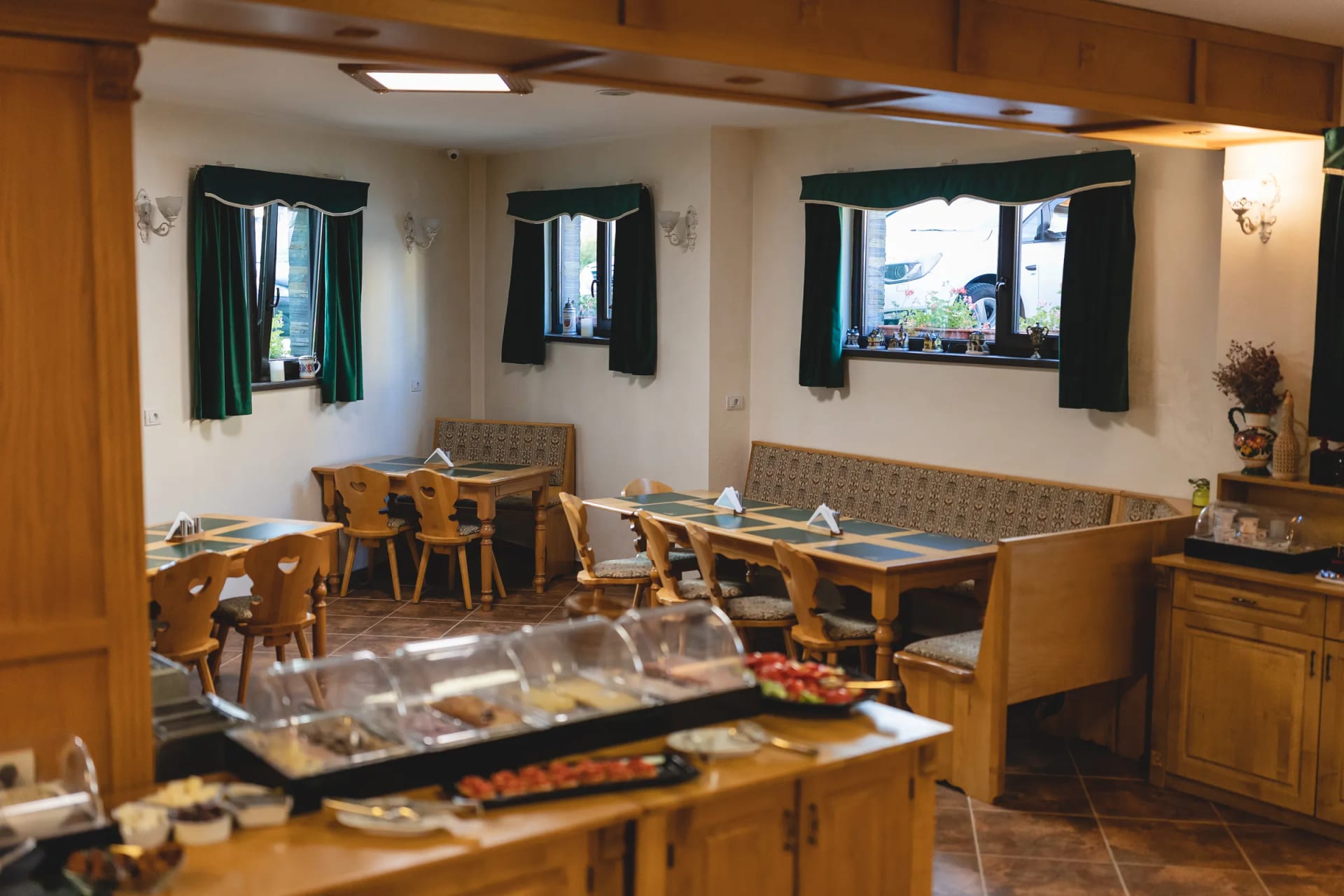 The breakfast room of Vila Seva
